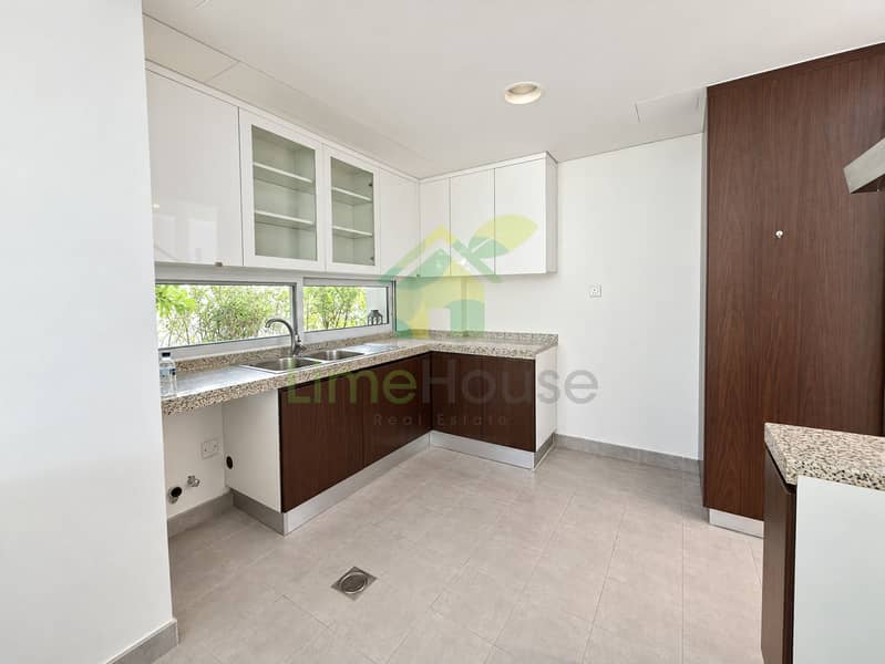 12 11-kitchen-angle. jpg