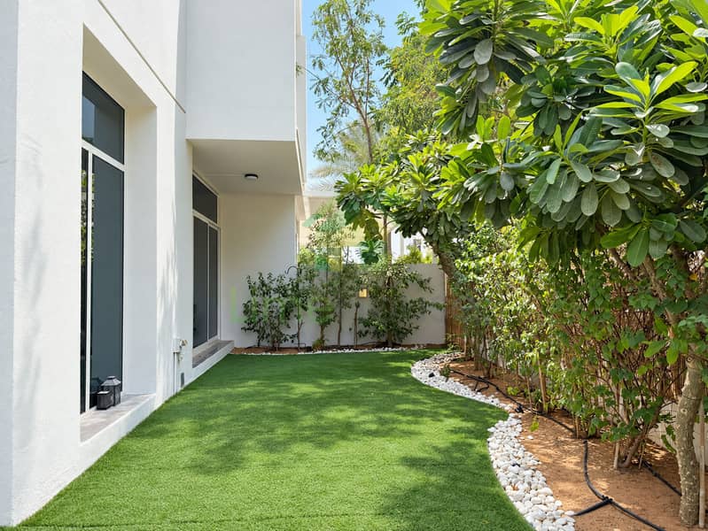 3 01-exterior-garden-hero. jpg
