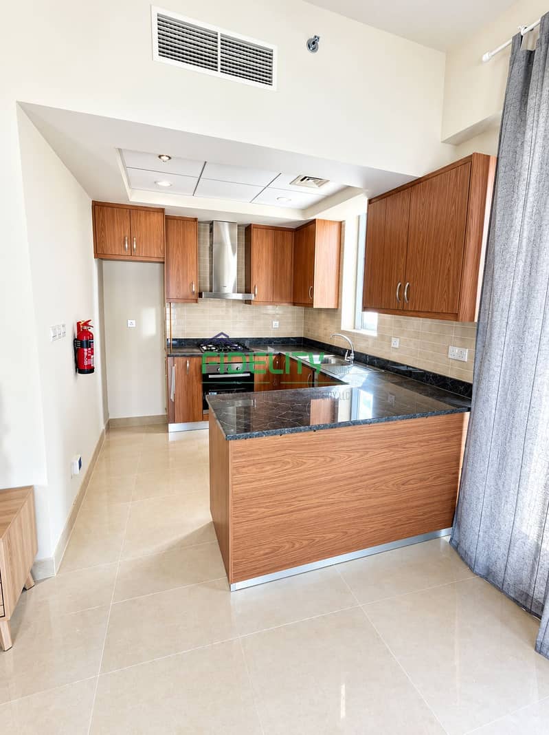 5 Bright Modern L-Shaped Kitchen Interior. png