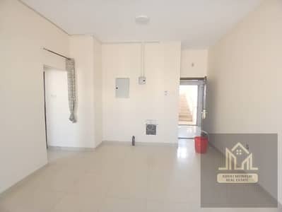 استوديو  للايجار في مويلح، الشارقة - WhatsApp Image 2026-10-02 at 2.59. 21 PM (4). jpeg