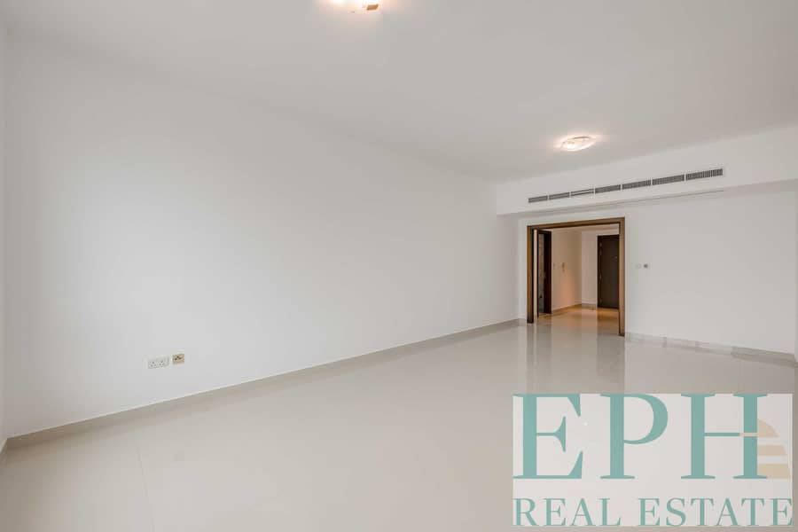 6 Livingroom. jpg