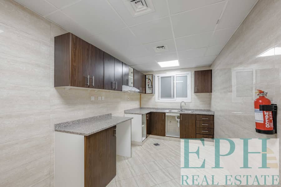 15 Kitchen1. jpg