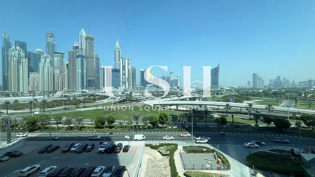 Luxurious Fully Fitted office I Stunning Skyline View | Near Metro