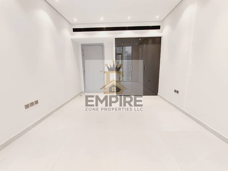 15 0eeec409-6c0d-41fd-baee-71394566a0b9. jpg