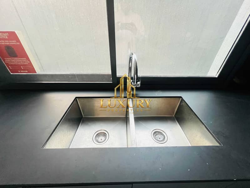 11 e95f0fc3-e2e8-4437-bed1-6bd8cac7492c. jpg