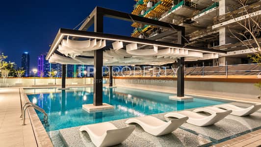 Studio te Huur in Jumeirah Village Triangle (JVT), Dubai - Rooftop Pool Beneath a Floating Canopy. png Studio te Huur in Jumeirah Village Triangle (JVT), Dubai - Rooftop Pool Beneath a Floating Canopy. png
