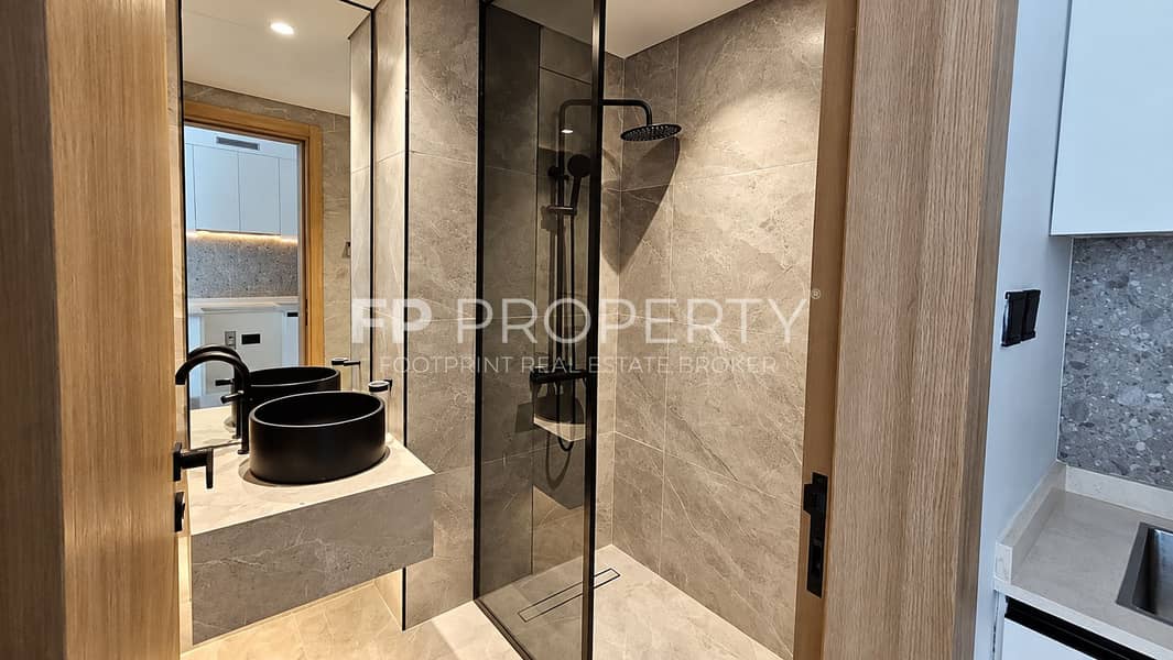 8 Modern Minimalist Marble Bathroom. png