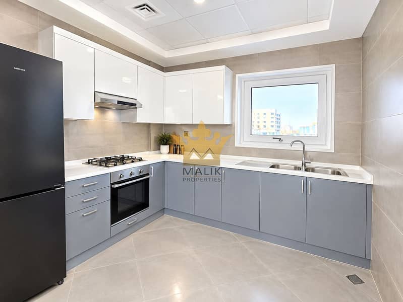 8 Bright Modern L-Shaped Kitchen. png