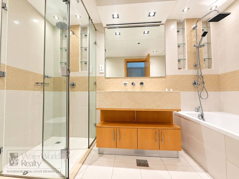 12 Bright Modern Spa Bathroom. png