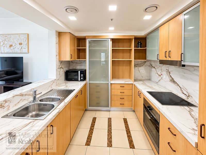 10 Bright Modern U-Shaped Kitchen. png
