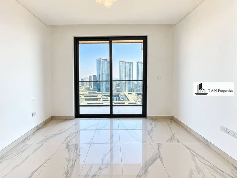 6 Bright Minimalist Room with City View. png
