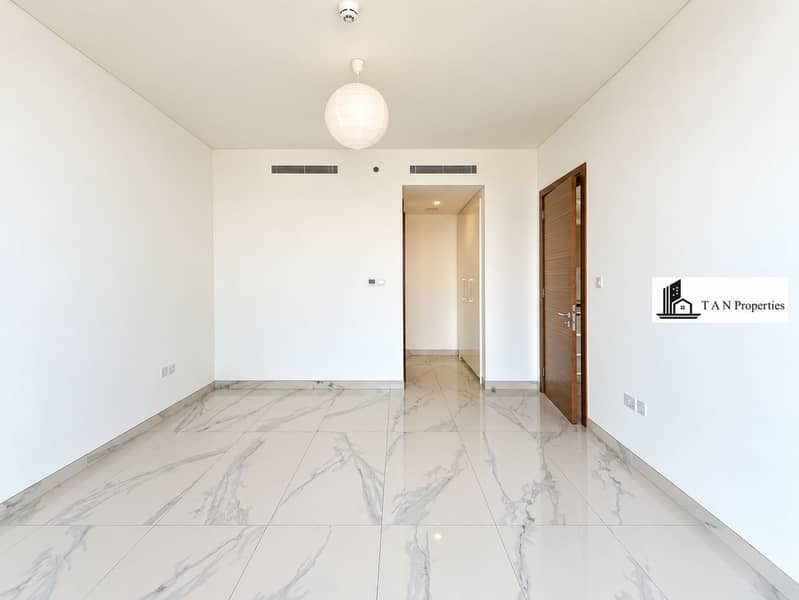 7 Minimalist Marble-Tiled Apartment Interior. png