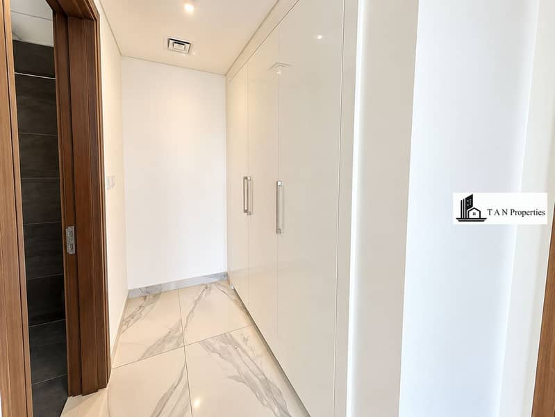 11 Modern Glossy Wardrobe Hallway. png