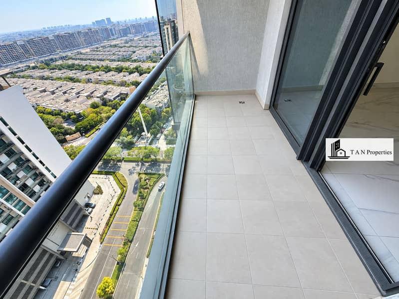 15 Modern Balcony Overlooking the City. png