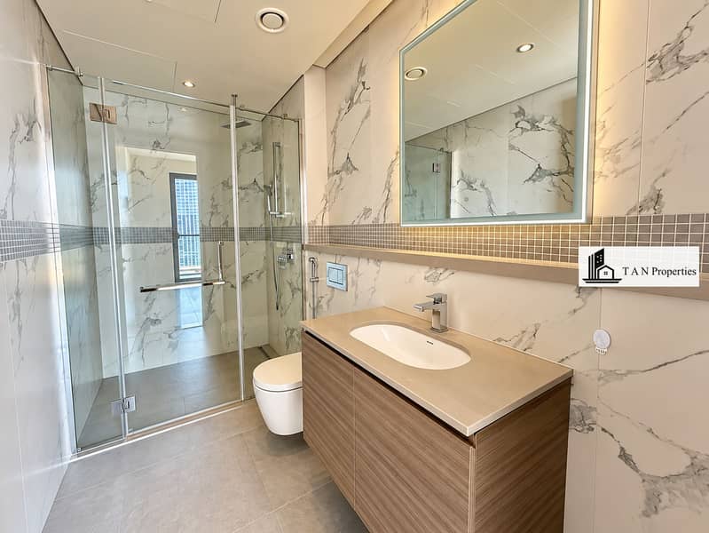17 Modern Marble Bathroom Retreat. png