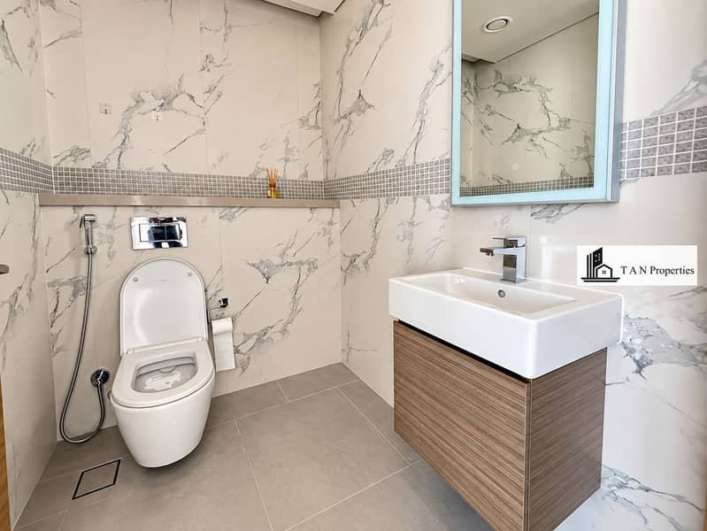 19 Modern Neutral Marble Bathroom. png
