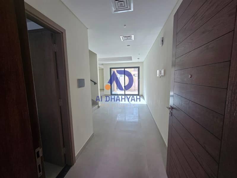 3 b4f713ce-4e33-48f5-b772-2cb9cbd86473. jpg