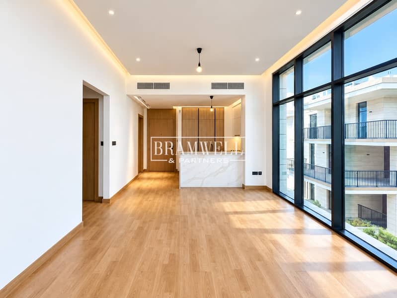 Refined Corner Residence | Spacious | Rented Refined Corner Residence | Spacious | Rented