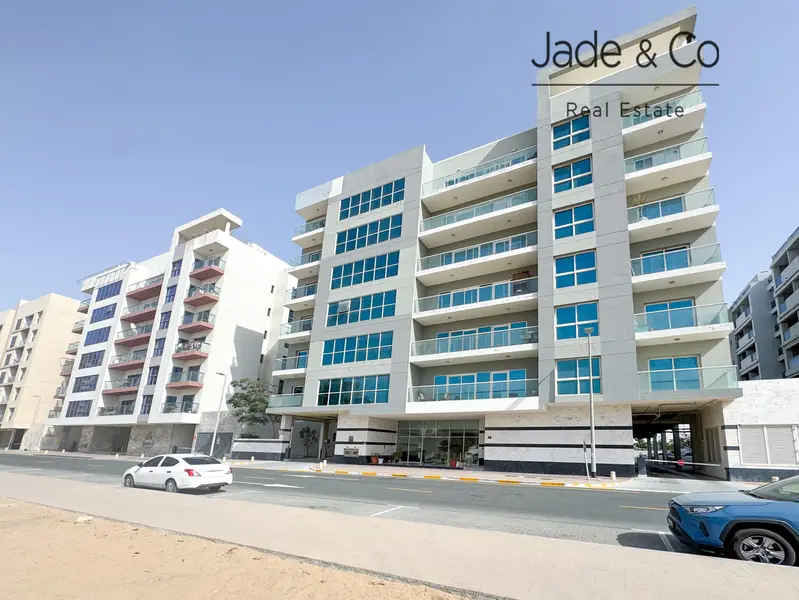 Whole Building | Prime Location I Investment
