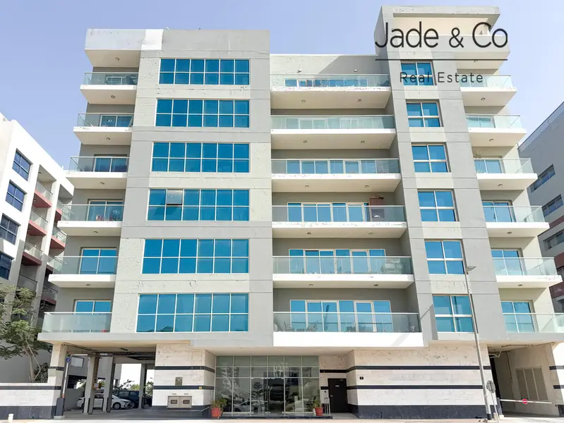 Whole Building | Prime Location I Investment