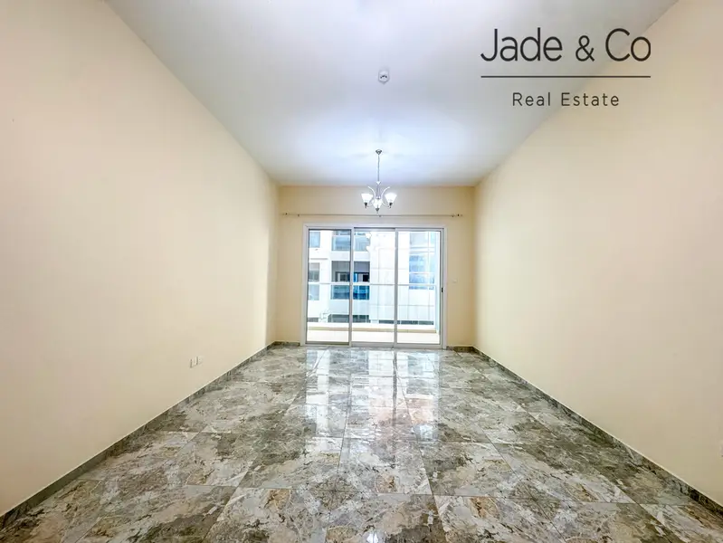 Whole Building | Prime Location I Investment