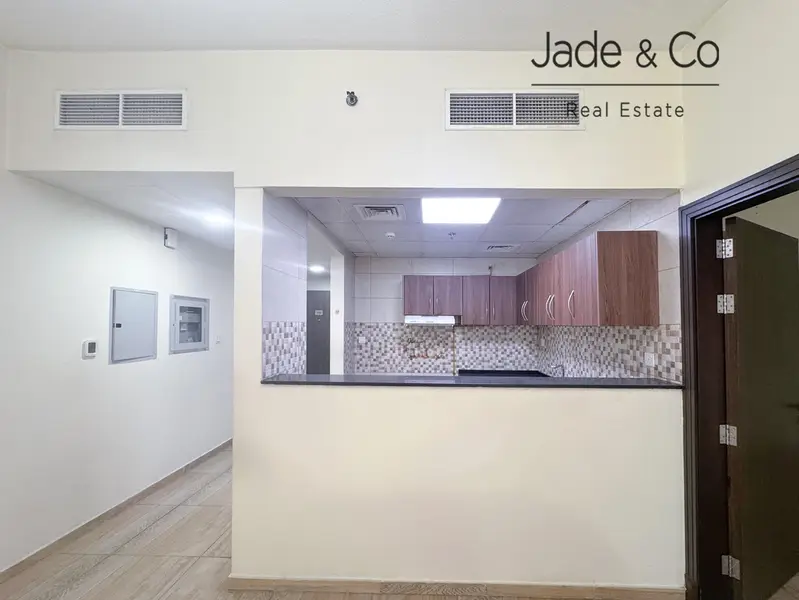 Whole Building | Prime Location I Investment