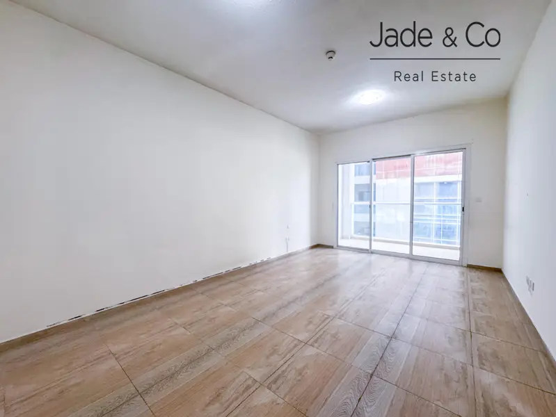 Whole Building | Prime Location I Investment