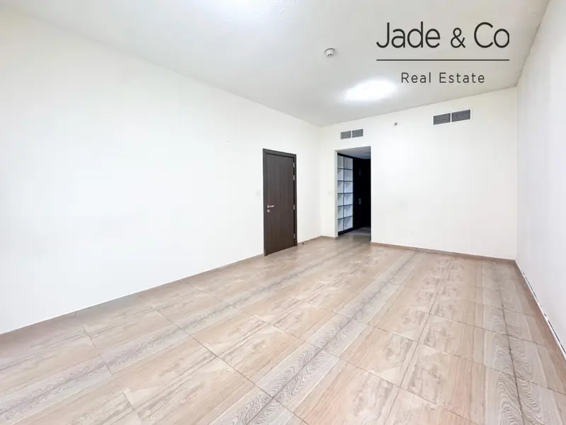 Whole Building | Prime Location I Investment