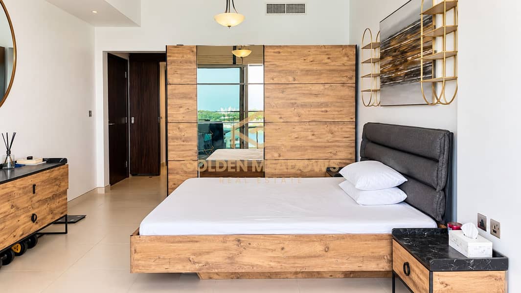 11 Modern Oak Bedroom with Mirrored Wardrobe. png