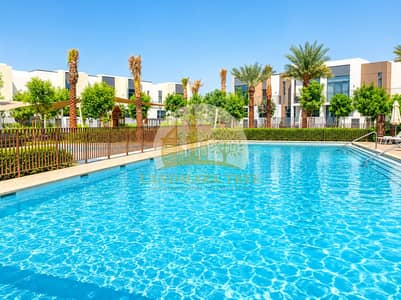 3 Schlafzimmer Villa zum Miete in Arabian Ranches 3, Dubai - Luxury Resort Pool with Palm-Lined Villas. png