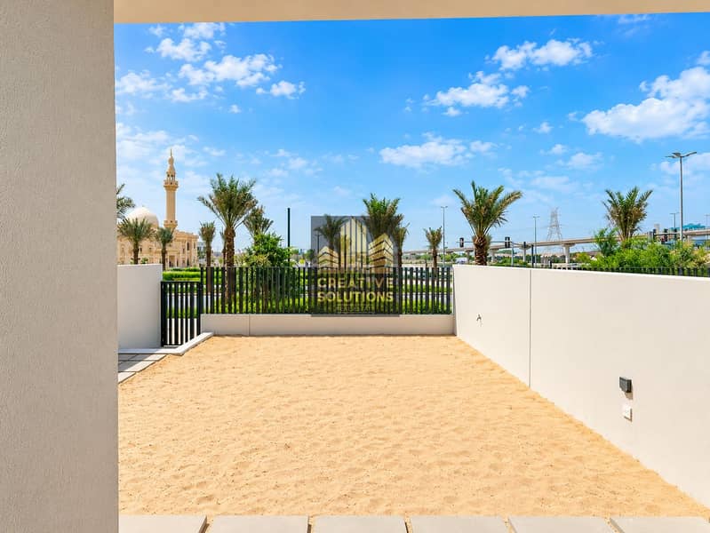 15 Sunny Patio with Mosque and Palms. png