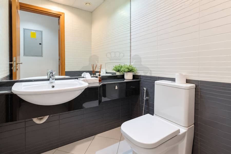 13 Modern Minimalist Bathroom Interior. png