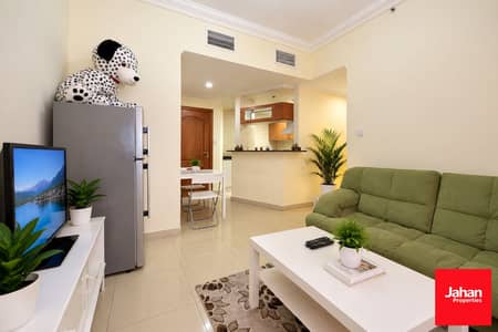1 Camera Appartamento in affitto a Dubai Marina, Dubai - Bright Modern Living Room and Kitchenette. png 1 Camera Appartamento in affitto a Dubai Marina, Dubai - Bright Modern Living Room and Kitchenette. png
