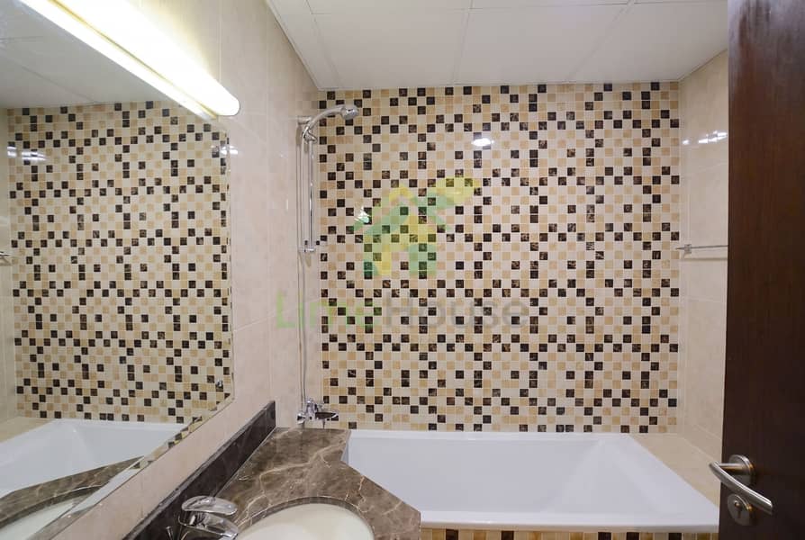 16 09-dubai-al-furjan-azizi-liatris-1-bedroom-apartment-master-bathroom-bathtub. jpg