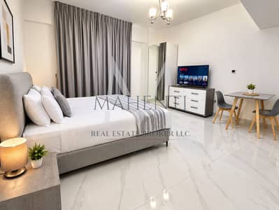 Studio de  à à louer à International City Phase 2 (Warsan 4), Dubai - Minimalist Gray and White Studio Retreat. png