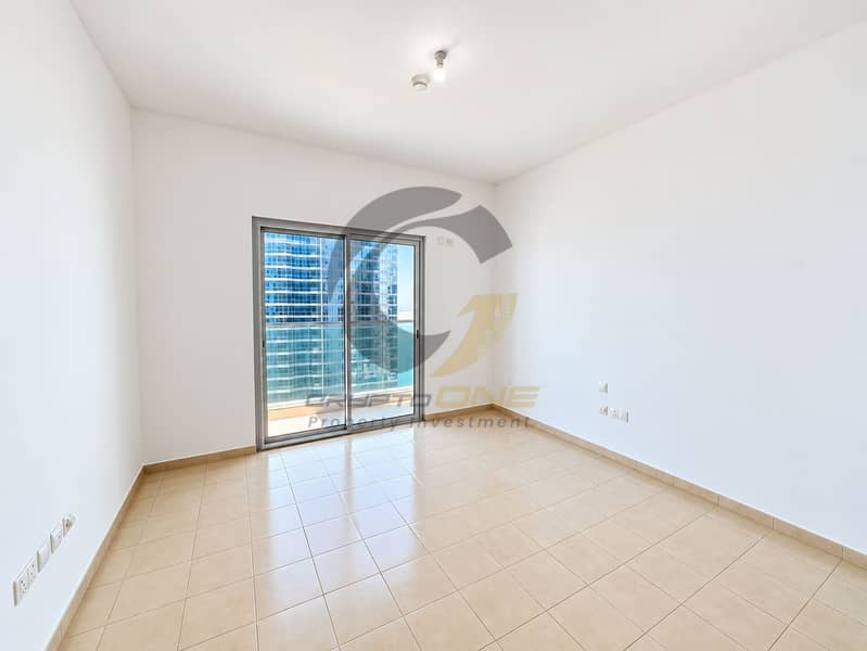 6 wide_angle_interior_photograph_of_an_empty_modern_3_batch_3. png
