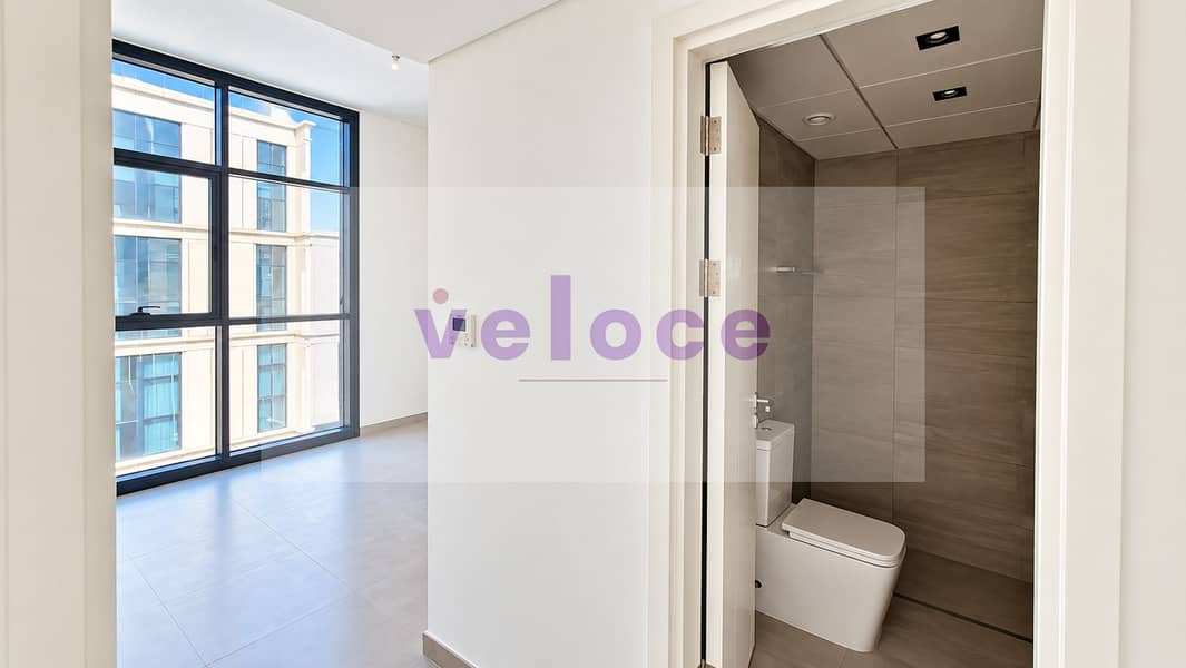 11 Modern Minimalist Apartment Entryway. png