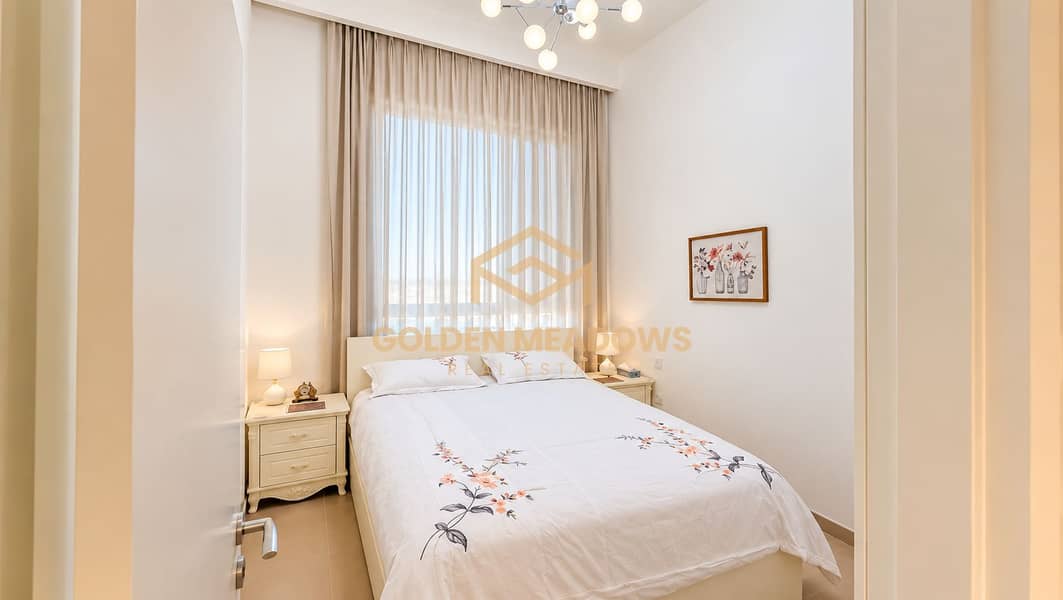 7 Elegant Floral Bedroom Retreat. png