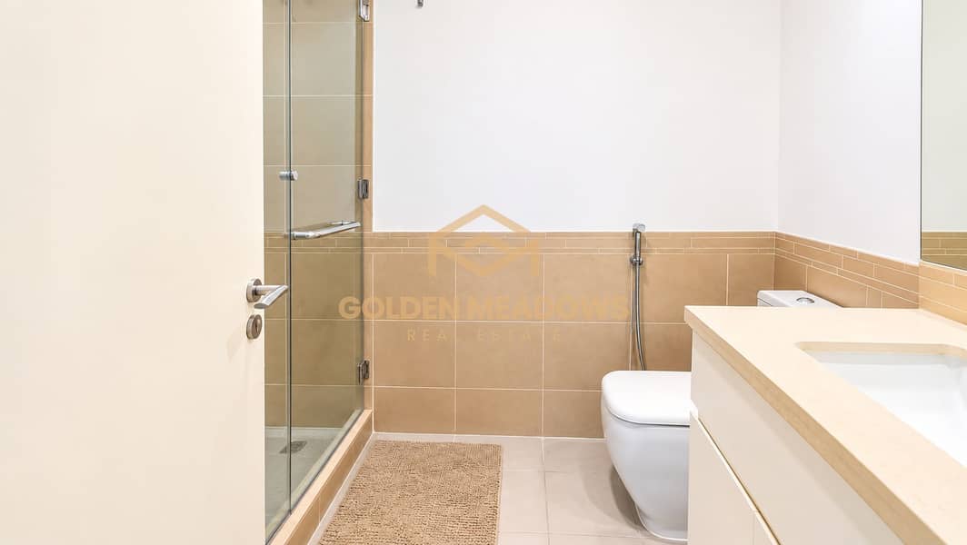 13 Modern Beige Bathroom Interior. png