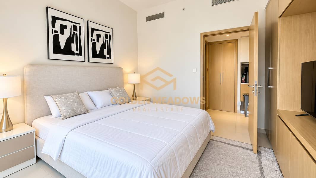 7 Modern Minimalist Bedroom Retreat. png