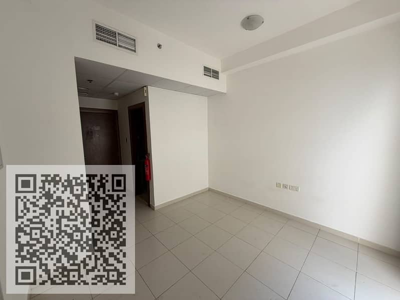 4 81a0d4f1-7ce1-44ec-9018-33cb4db641e0. jpg
