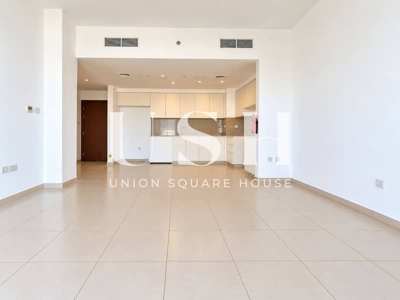2 Bright Minimalist Apartment with Kitchen (1). png