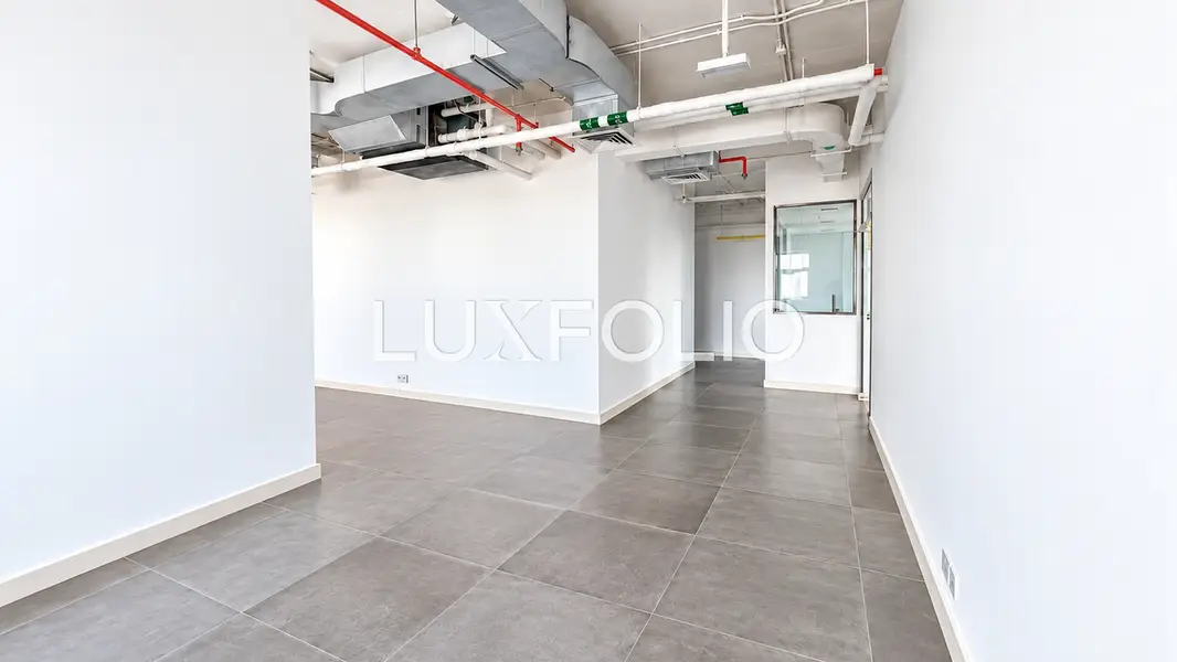 Fitted Office | High Floor | 6 Parking | Vacant