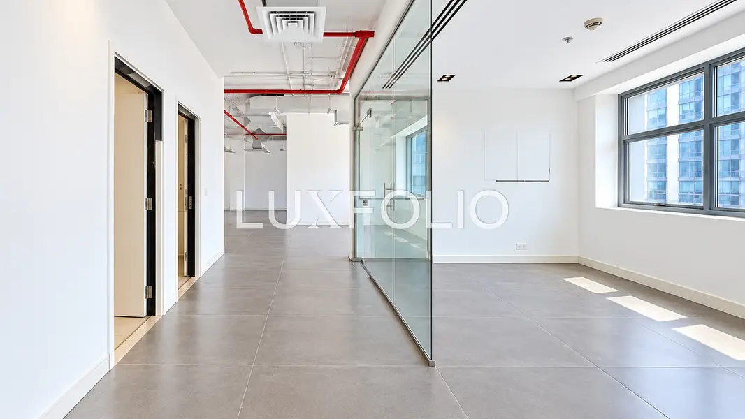 Fitted Office | High Floor | 6 Parking | Vacant