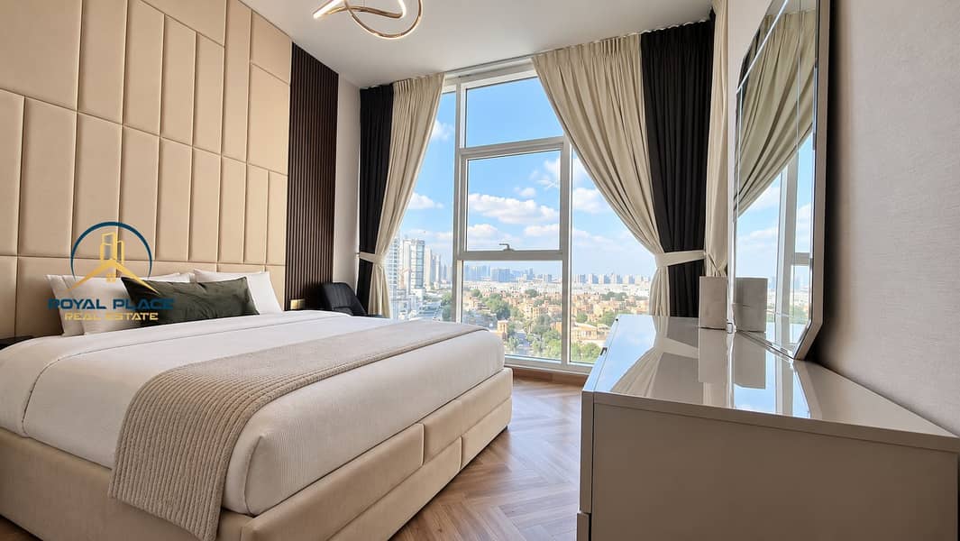 2 Modern Luxury Bedroom with City View. png