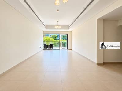 فلیٹ 1 غرفة نوم للايجار في ميدان، دبي - Empty Modern Living Room with Balcony Views. png
