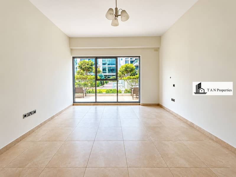 6 Modern Empty Living Space with Courtyard View. png