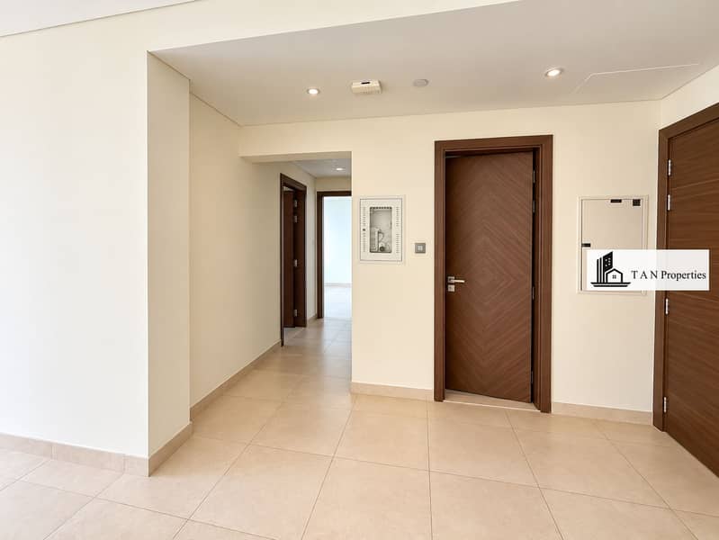 11 Modern Beige-Tiled Apartment Foyer. png