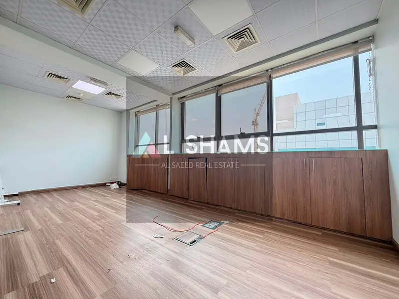 1100 Sqft | Out-Standing Fitted Office | Glass Partition