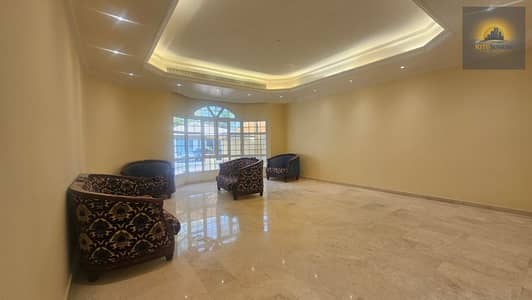Villa de 4 chambres à à louer à Al Khalidiyah, Abu Dhabi - WhatsApp Image 2026-10-03 at 10.38. 00 (1). jpeg Villa de 4 chambres à à louer à Al Khalidiyah, Abu Dhabi - WhatsApp Image 2026-10-03 at 10.38. 00 (1). jpeg